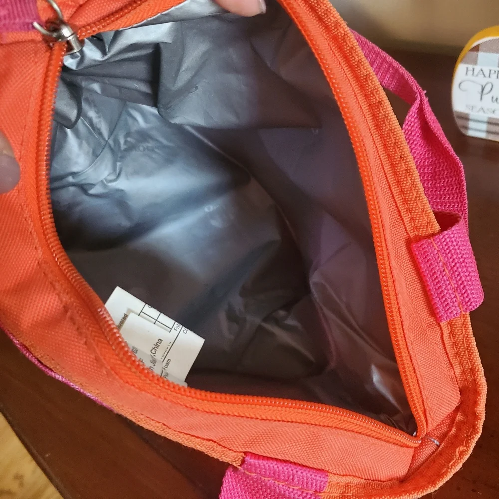 The Igloo Insulated Lunch Tote is a stylish and practical cooling bag designed f